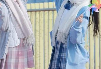 美媛馆 – 让你心动的软软爱吃肉女友写真：独特套图分享，魅力无穷