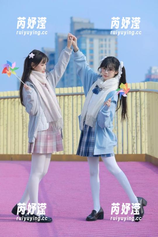 美媛馆 - 让你心动的软软爱吃肉女友写真：独特套图分享，魅力无穷