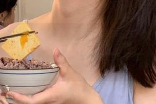 美媛馆 – 让我们一起观看黄乐然的妹妹写真，感受她灵动的美丽气息！