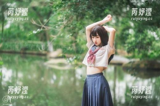 微密圈 - 红色内衣写真特辑：脸红Dearie在高清照片中展现女性魅力与自信风采