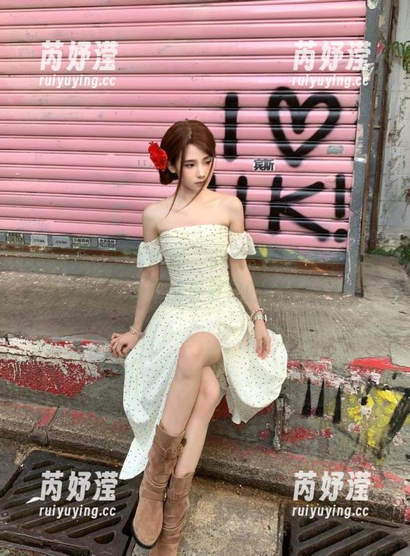 艺图语 - 把握瞬间，小鲤最新泳池写真记录下唯美夏日时光