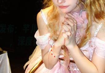 最新发布：芊川一笑MNK精致写真图片，深度解读紫式部的魅力