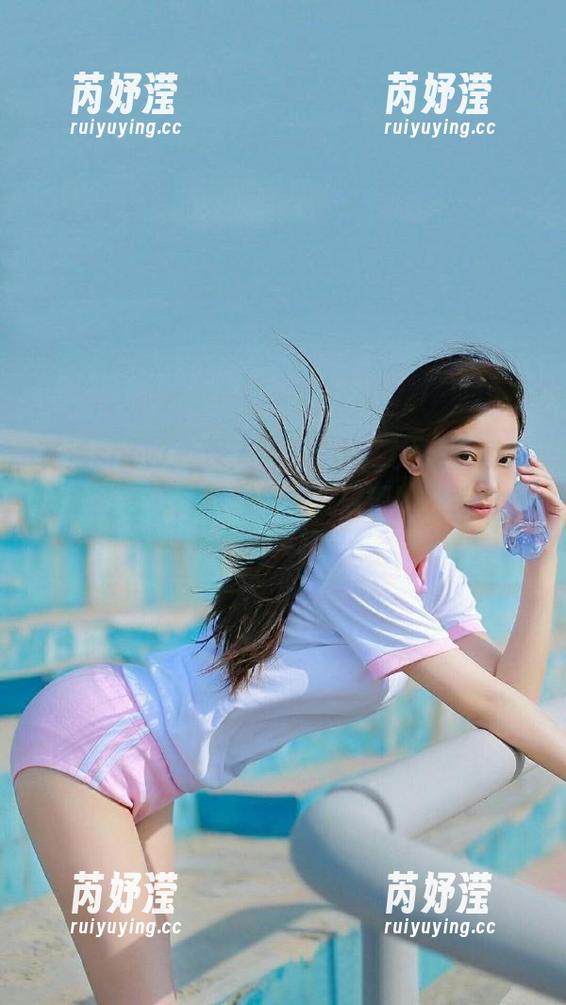 花漾show-Egg_尤妮丝 花漾show - 深入了解Egg_尤妮丝短裙的摄影艺术:原图与图片展现她独特的个人风格