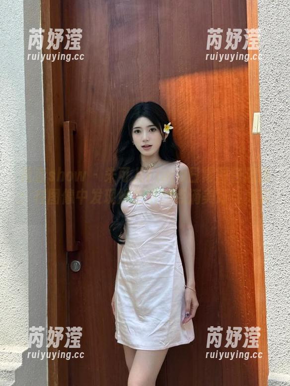 花漾show - 朱可儿Flora日常图包精选：在图像中发现她生活的点滴美好与真实。