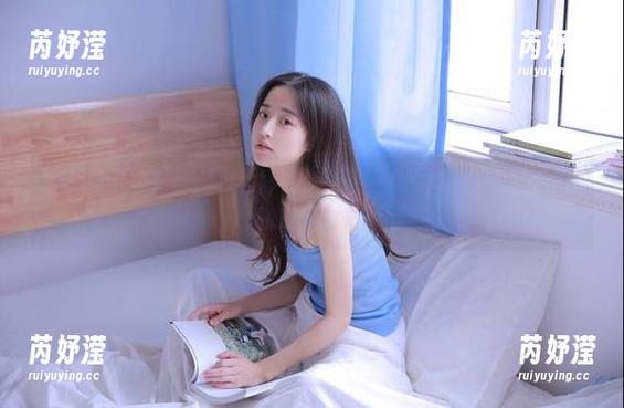 花漾show-果儿Victoria 花漾show - 可爱果儿Victoria的天台写真合集,带你体验清新自然的美好时光!