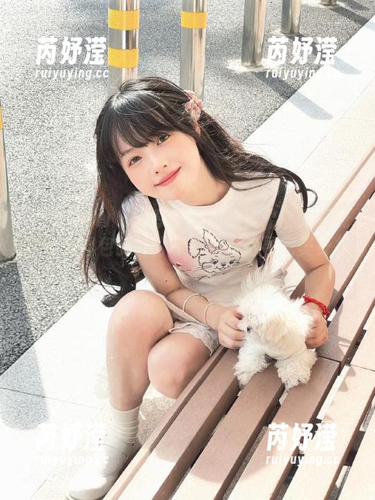 花漾show - 尽享梦心月的美臀魅力呈现，免费图包即刻分享，助你追寻完美身材！