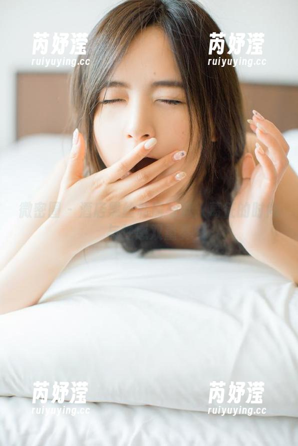 葛征 微密圈 - 酒店黑丝私房写真:葛征的时尚与性感双重奏