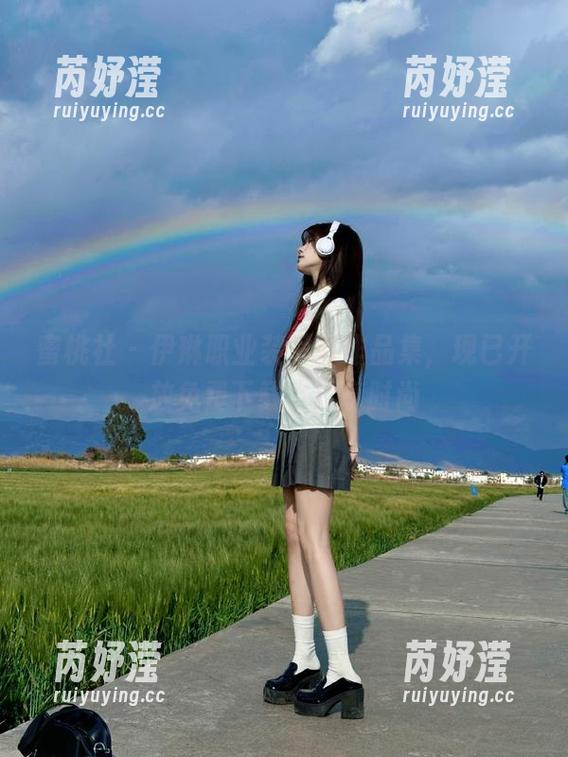 蜜桃社 - 伊琳职业装写真作品集，现已开放免费下载，尽享时尚