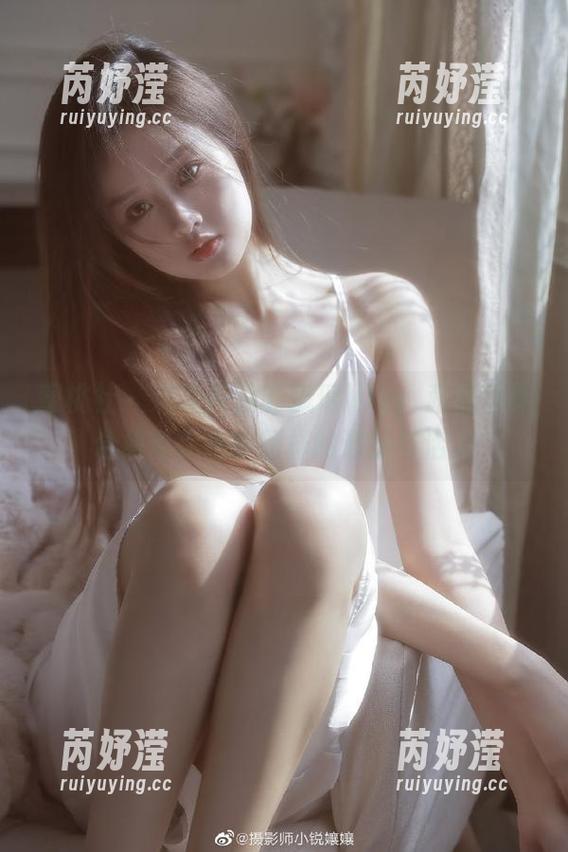 蜜桃社-琉璃lily 蜜桃社 - 流连校园的琉璃lily:私房写真合集带你感受别样的清新与活力