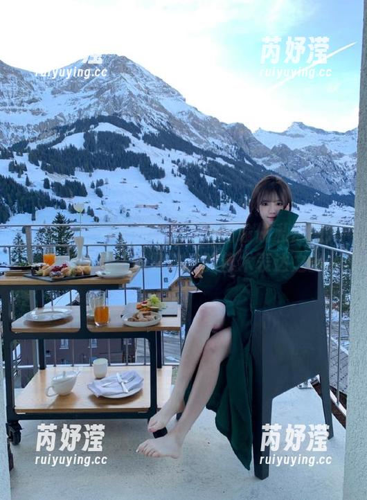 蜜桃社-索菲娅Sophia 蜜桃社 - 索菲娅Sophia的瑜伽私房图集:将柔美与力量结合的艺术表达之旅