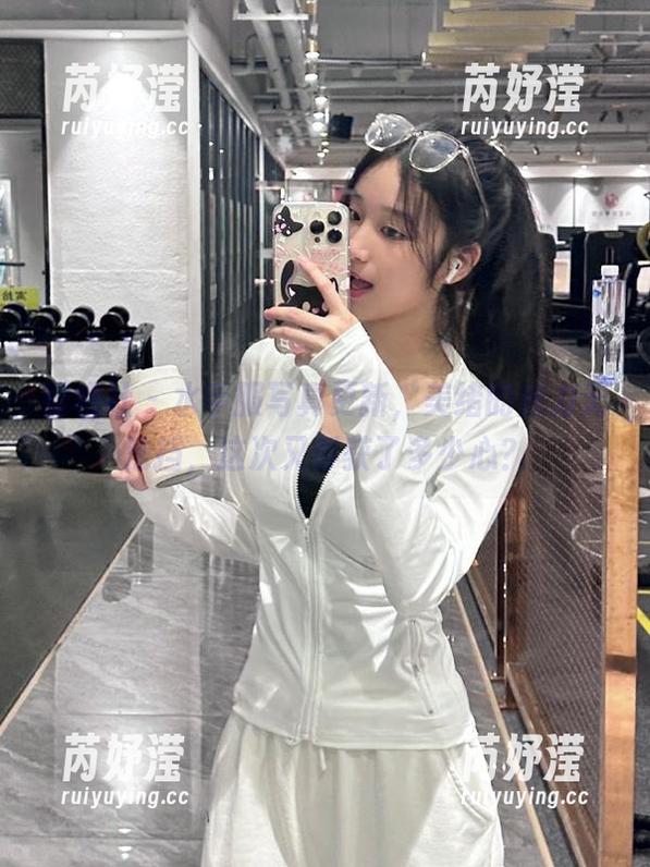 蜜桃社-美绪 蜜桃社 - 水手服写真更新,美绪的魅力无法挡,这次又俘获了多少心?