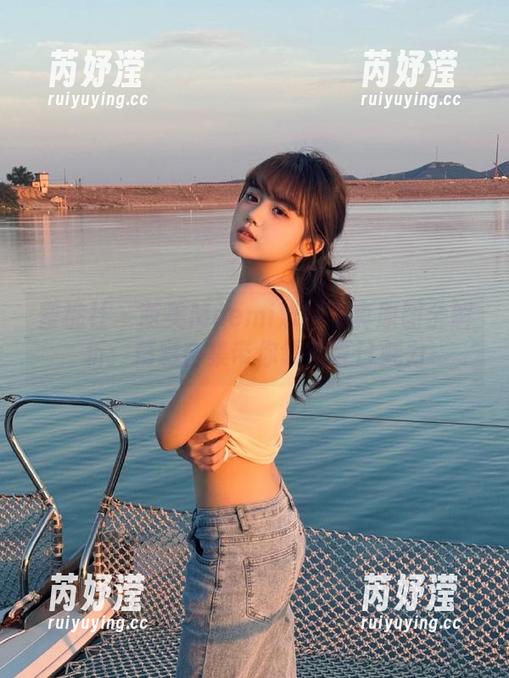 蜜桃社-萌美Moemi 蜜桃社 - 萌美Moemi泳装写真原图全解析:精彩合集带你领略夏日魅力