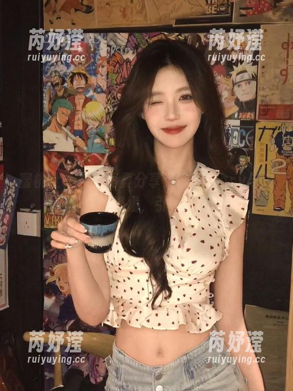 蜜桃社 - 柔美写真分享：蜜蕊Mary与白丝的优雅碰撞，引领时尚潮流