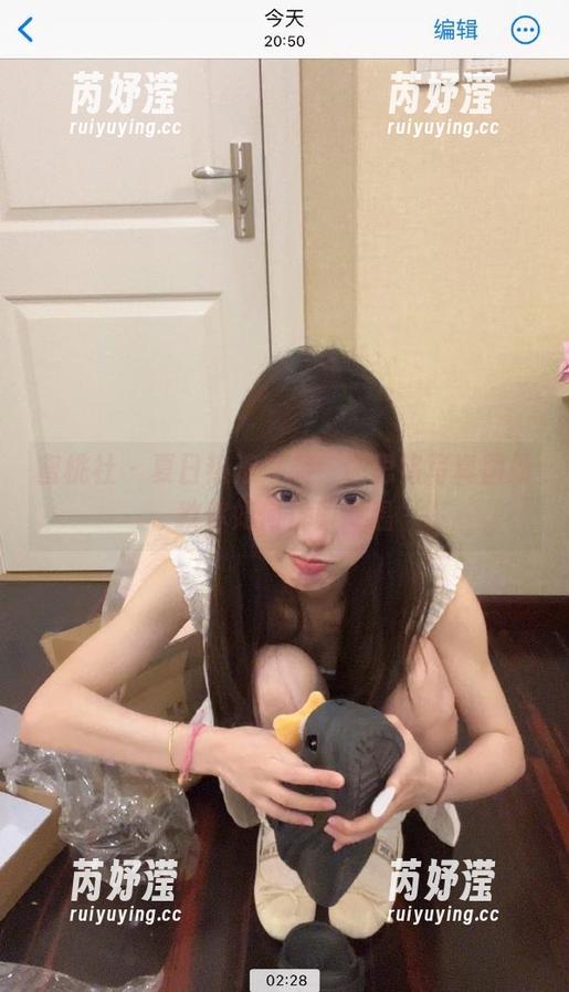 蜜桃社 - 夏日热浪来袭，许思铭写真图册教你如何优雅降温