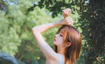 蜜桃社 – 走进图库，分享赵灵儿Linger秘书的惊艳写真，领略她的风貌与故事