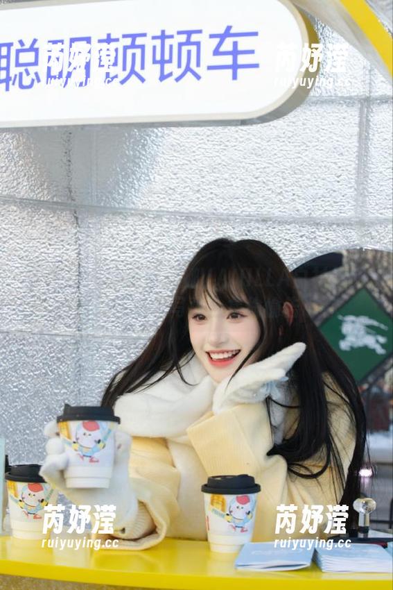 蜜桃社-韵莉娜VANILLA 蜜桃社 - 感受韵莉娜VANILLA白衬衫的雅致:无圣光写真合集偷偷告诉你