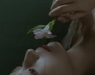 袜啵啵 – 小沫带来的白衬衫美图更新，绝美瞬间值得你细细品味，快来围观！