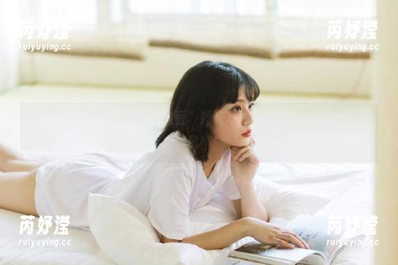 袜啵啵 - 原图分享：“小甜豆”短裙写真，展现清新甜美的小姐姐风格！