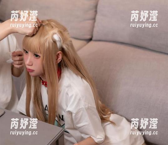 西园寺南歌的黑色写真作品，探索cos资源中的独特魅力