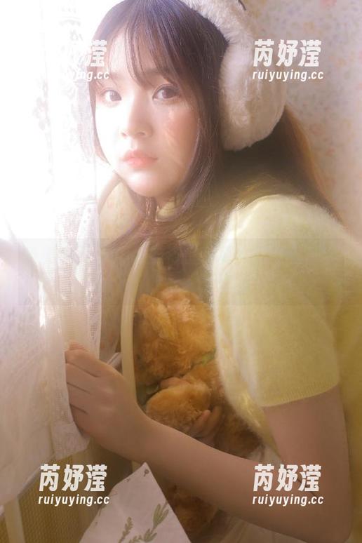 觅芙少女 - 琪儿的浴室写真大公开：独特视角与分享的精彩图片