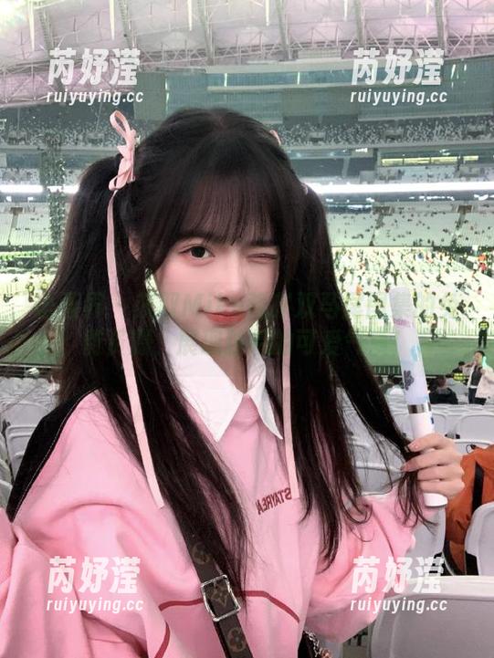 语画界 - 获取Miko酱吖双马尾图集的免费资源，展现独特的可爱气质！