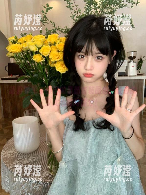 语画界 - 小热巴的最新套装图包，让你的少女心瞬间满分！