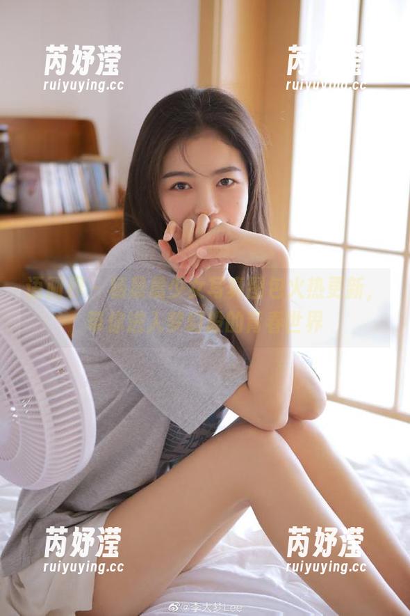 语画界 - 杨晨晨少女写真图包火热更新，带你进入梦幻般的青春世界