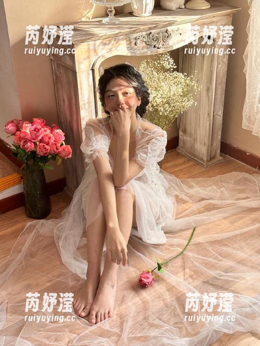 语画界-杨紫嫣 语画界 - 体验杨紫嫣的夏天,充满活力的图集作品带来夏日的欢愉