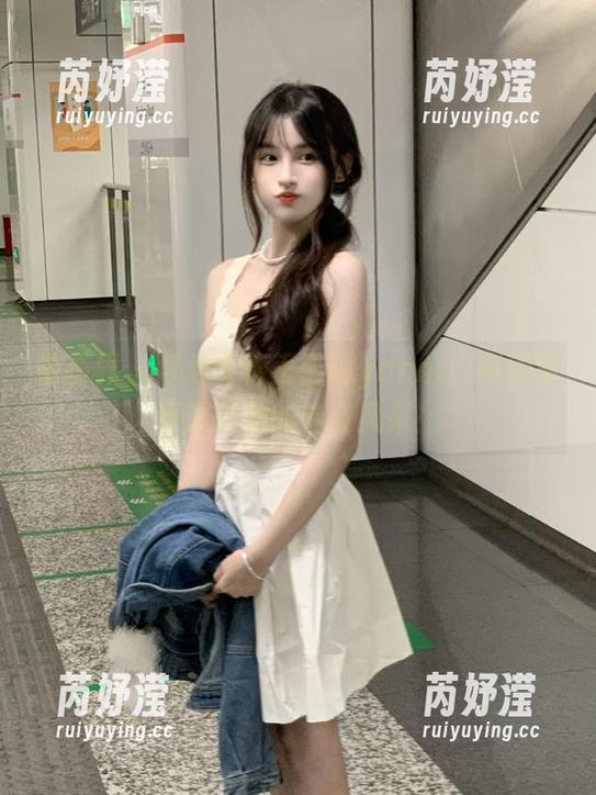 语画界 - 可爱女神王馨瑶yanni，高清写真展现她的俏皮风采！
