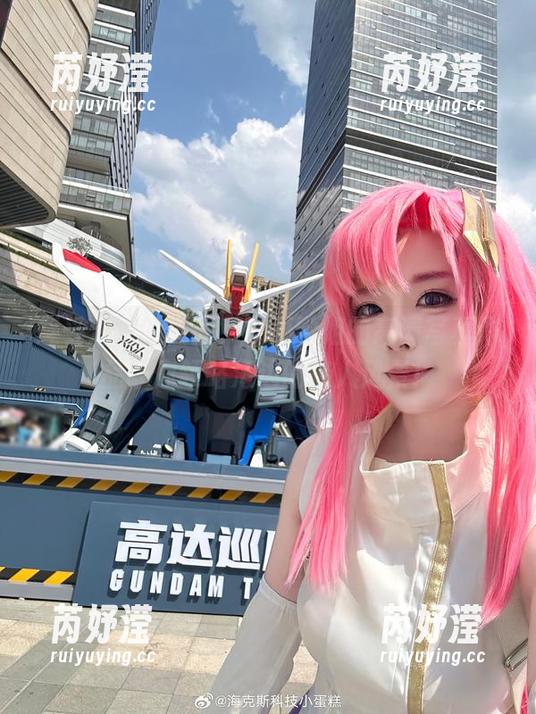 感受海浪的低语，轩萧学姐的高清写真作品让你领略海边的迷人风景！