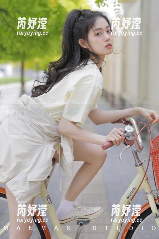 逐月Su探访透明美学，尽情享受高解析度原图与丰富资源