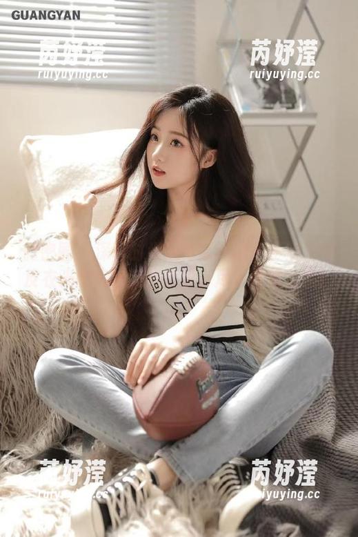 微密圈 - 深秋时尚风向标：醇子小姨独特皮衣光腿风格美图图包，尽显优雅气质！