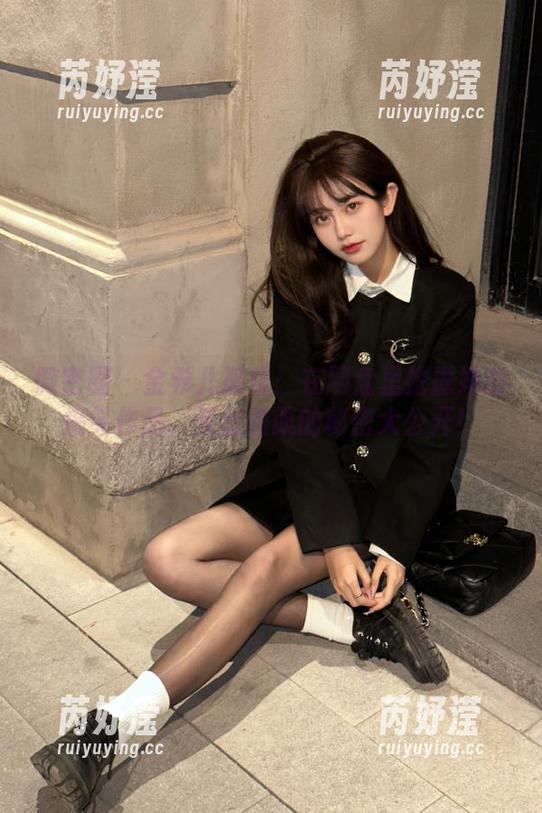 金希儿 微密圈 - 金希儿怼镜:在网盘里挖掘她的搞笑作品,笑出腹肌的秘密大公开!