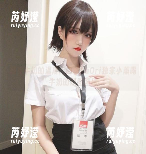 阿薰kaOri 感受牛奶的温度:阿薰kaOri独家小薰喝牛奶的原图图册