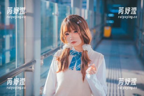 雪晴嘟嘟碰撞黑猫猫，揭秘时尚无限的cos图集，瞬间提升颜值的秘诀！
