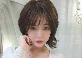 雯妹不讲道理，探索女王写真作品中无圣光的无限可能