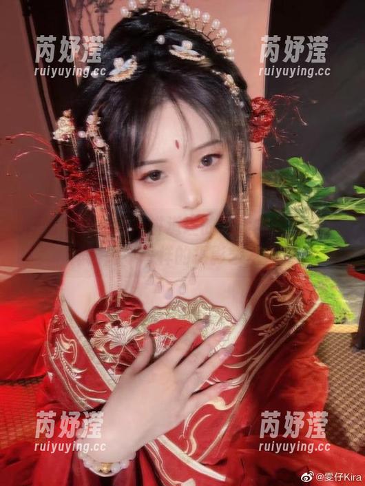 雯妹不讲道理 仔细欣赏雯妹不讲道理的温柔全套图集,体验她不一样的摄影艺术魅力