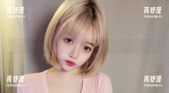 在线体验雯妹不讲道理豹纹女郎图集，感受每一帧的独特艺术之美