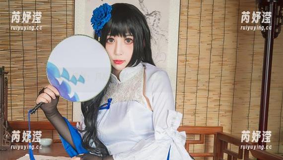 雯粥粥i之女仆黑丝：风格独特的写真图集，尽显性感与艺术的完美交融