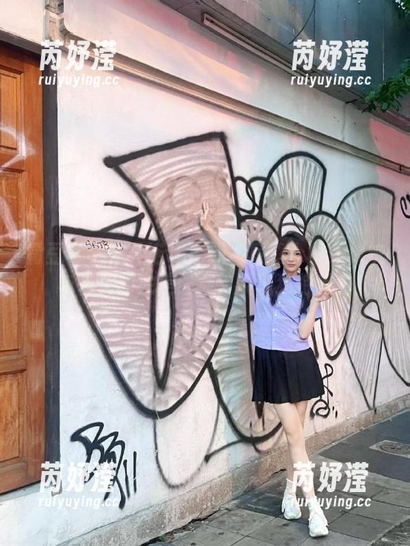青豆客 - 宋梓诺Bee旗袍写真合集：传统与现代的完美碰撞，展现独特魅力