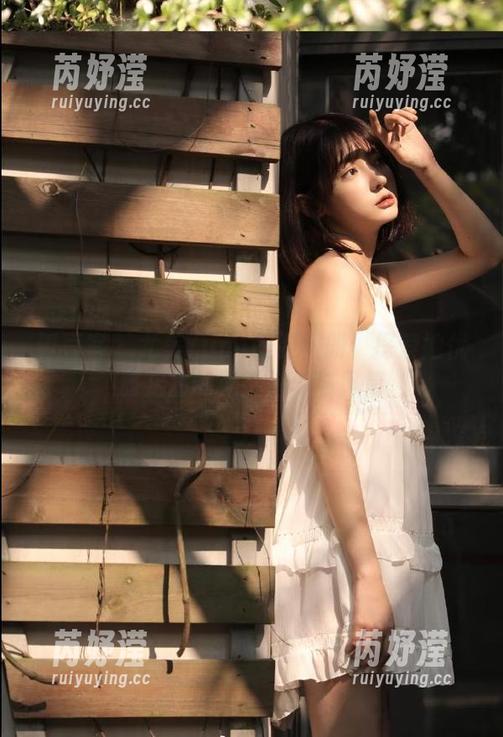青豆客 - 尤美Yumi美足图册：探索她优雅足部的无尽魅力与风情