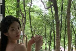 青豆客 – 定制晓艾fafa美脚写真，重新定义你的时尚风格与气质
