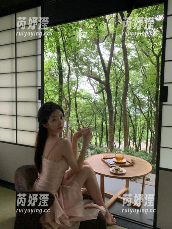 青豆客 - 定制晓艾fafa美脚写真，重新定义你的时尚风格与气质