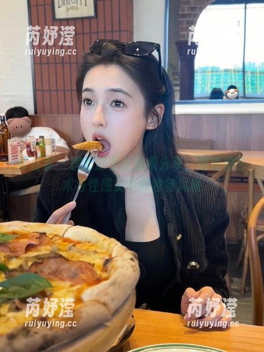 青豆客-程彤颜 青豆客 - 程彤颜蕾丝图集分享,邂逅她艺术与性感交织的独特风格