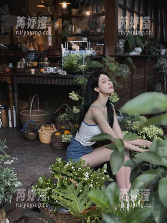 青豆客 - 萌琪琪Lrene的秘密：高清写真集中那些令人心动的瞬间与细节