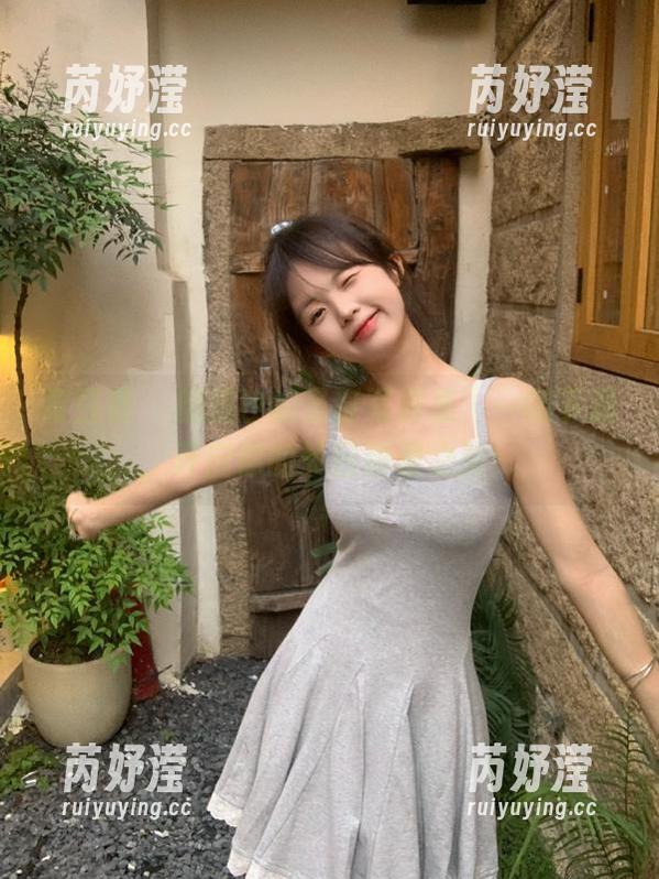 青豆客 - 颜美汐的圣诞写真集，一键下载，开启你的节日甜蜜之旅！