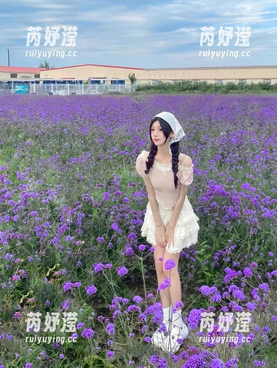 青豆客-黄歆苑chobits 青豆客 - 在线探索黄歆苑chobits独特的双人写真世界,感受艺术与情感的交融
