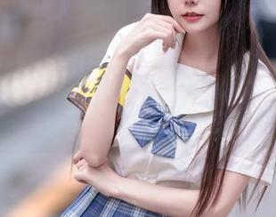 追逐美丽的足迹，香草喵露露全套黑丝自拍写真，颠覆你的想象