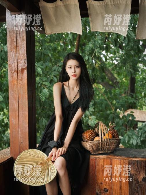 魅妍社-妤薇Vivian 魅妍社 - 探索妤薇Vivian的美足写真,通过作品分享展现足部之美的细腻