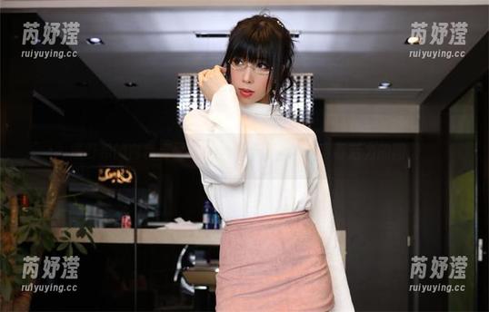 鹿野希 鹿野希的白色高叉泳装魅力合集,尽显青春活力的图册